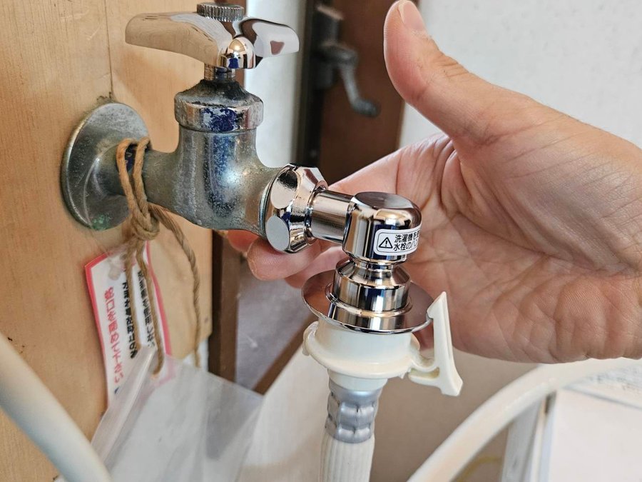 新しいニップルに給水ホースをつないだところ